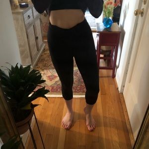 LuLuLemon Black Capri leggings - 4